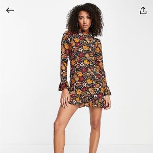 Floral print mini dress with ruffled hem and sleeves